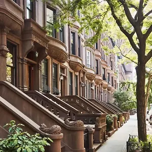 https://cozy-townhouse-in-harlem.us-newyorkcity.com